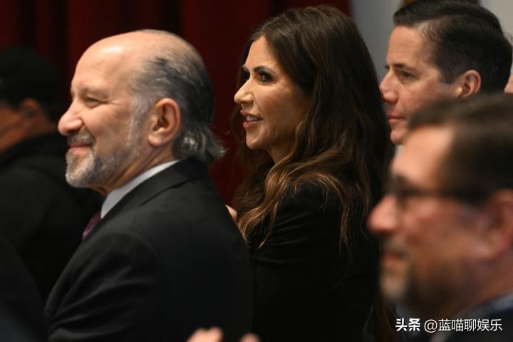 克里斯蒂·诺姆首次以“美洲之盾”特使的身份亮相，她周四被川普解除了国土安全部部长