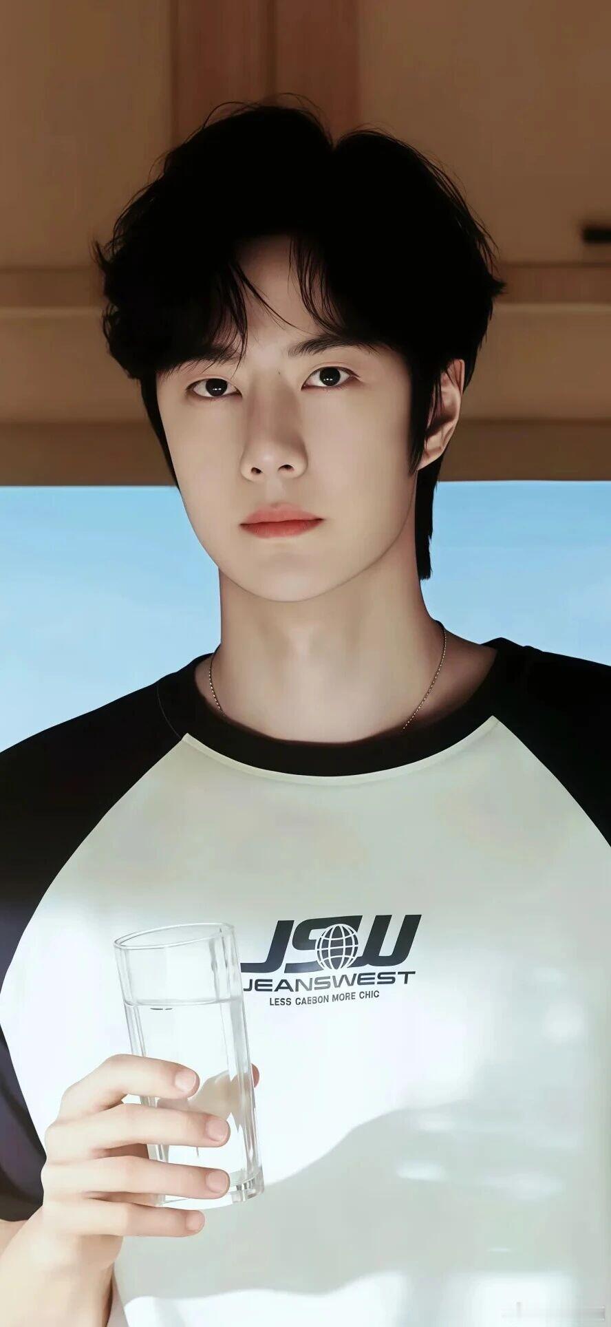 谁教王一博这样撒娇的！本以为攀岩会全程酷拽，结果他被追加路段时秒变粘人精，奶音喊