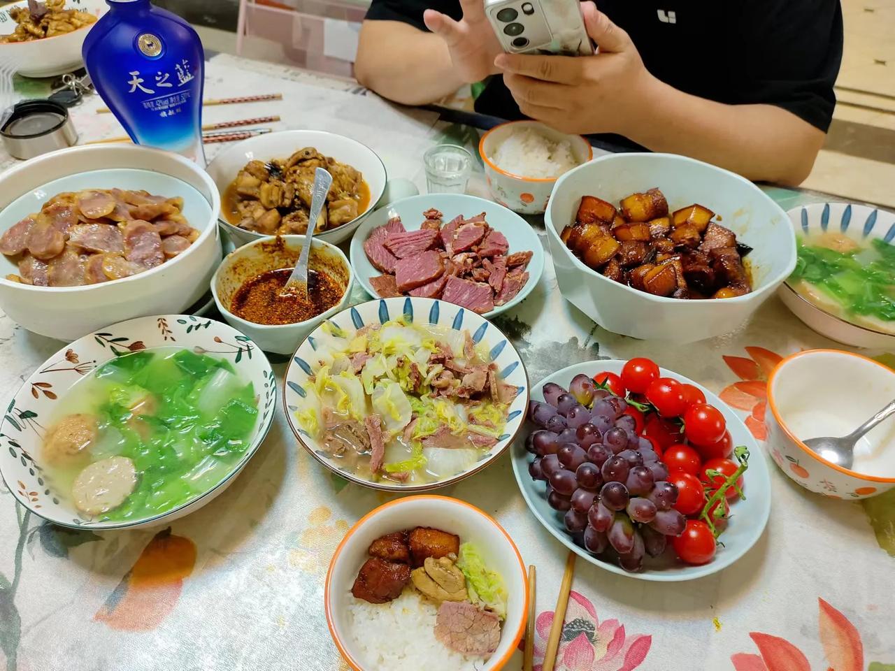 做红烧肉时，用冰糖还是白糖直接上图给大家看，我做红烧肉是真的好吃，全家都爱吃。我