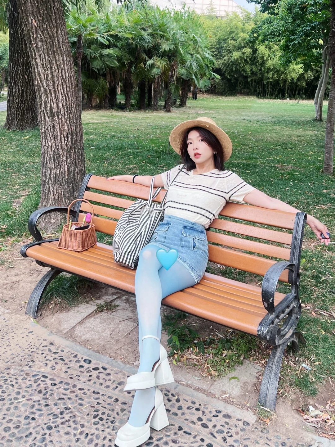 (*☻-☻*)挑战一下蓝色丝袜☁️🩵