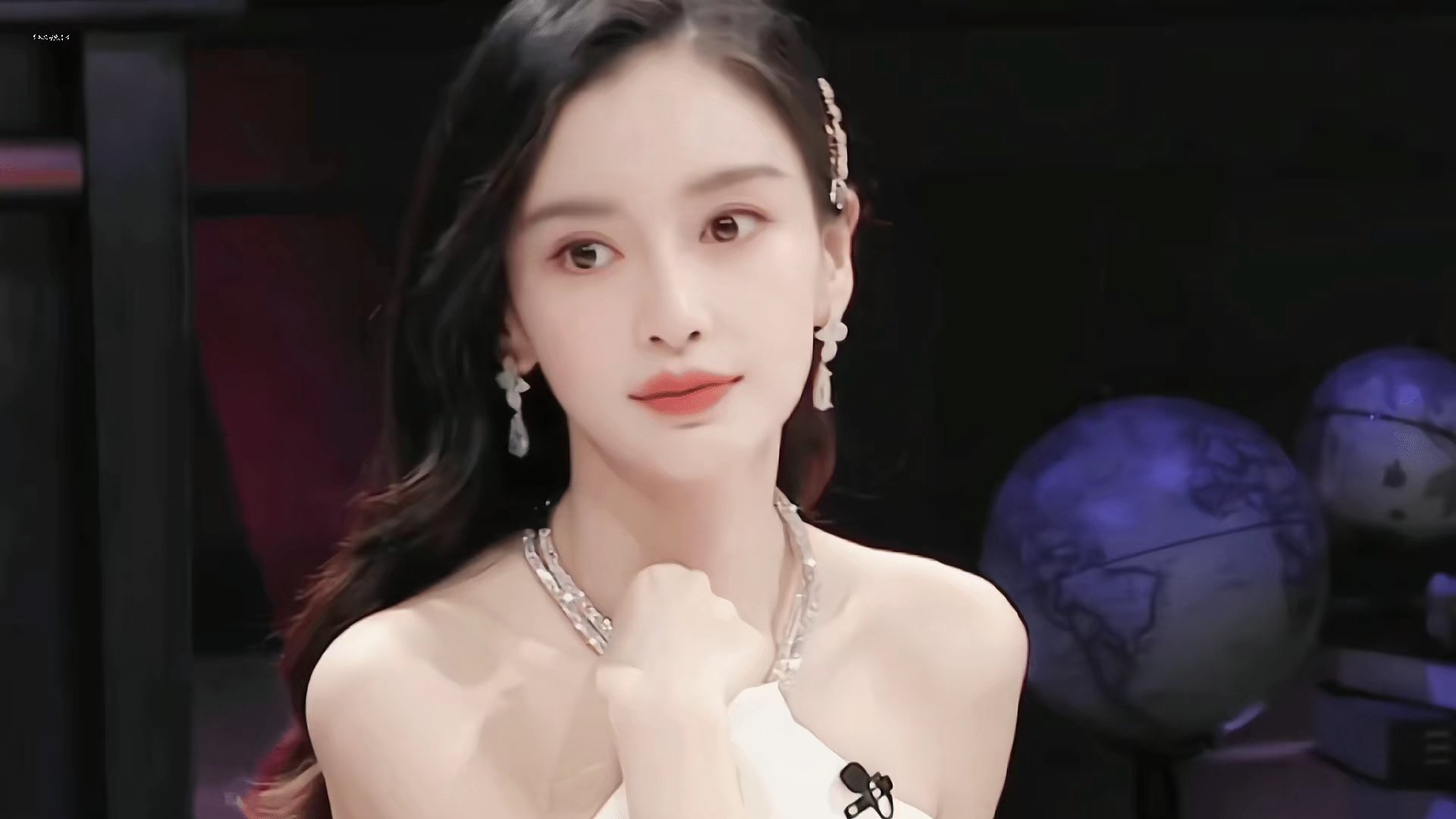 angelababy angelababy 你和快乐一样值得我去奔赴，因为有特别