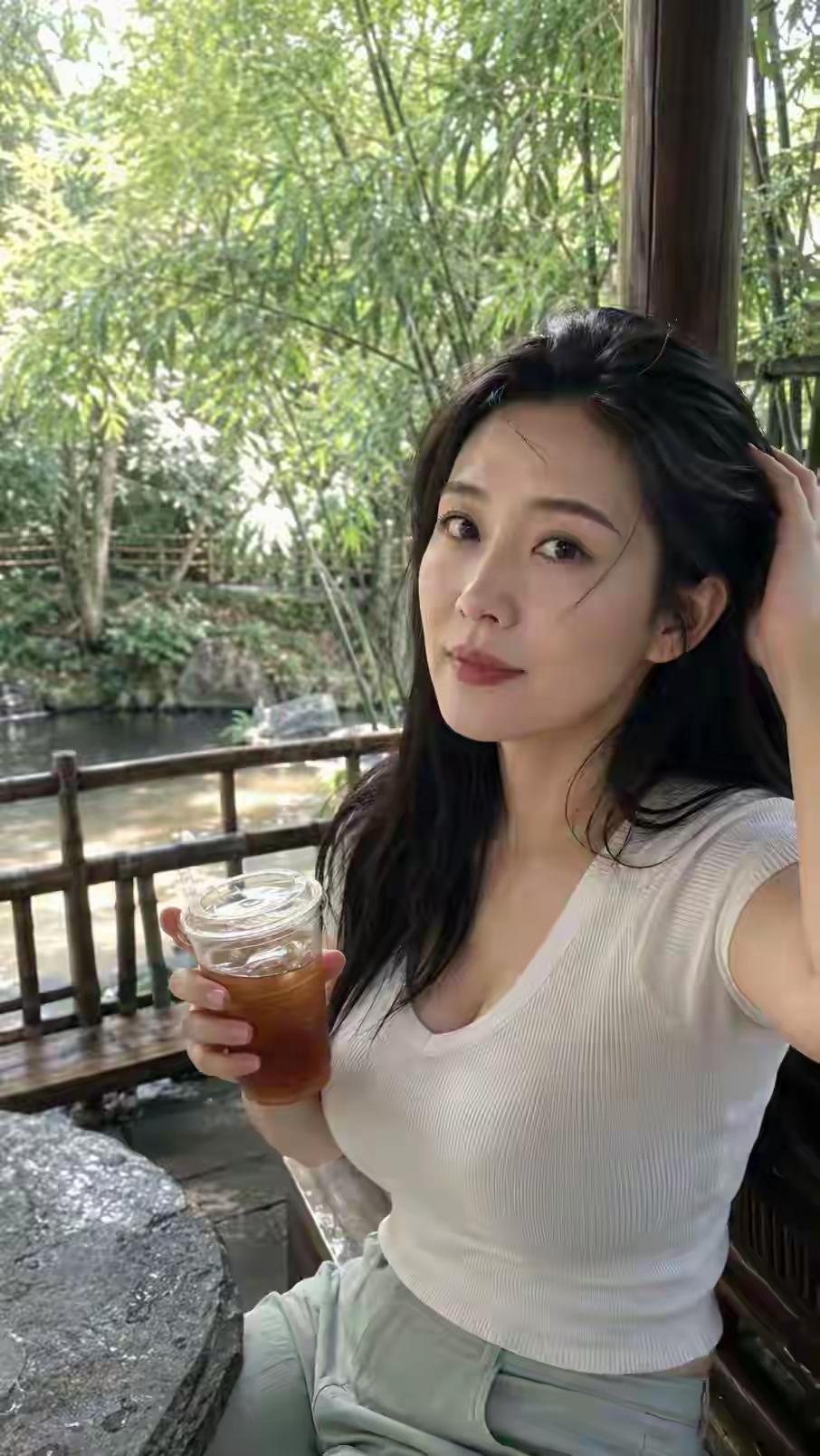 好女人就像这苦咖啡，越喝越有味