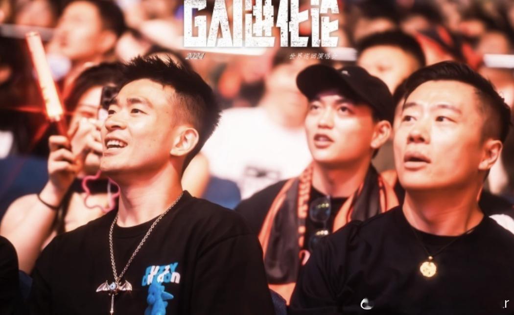 #GAI说郑思维辛苦你了# 这又是什么梦幻联动啊！！！郑思维去看GAI，王昶去看