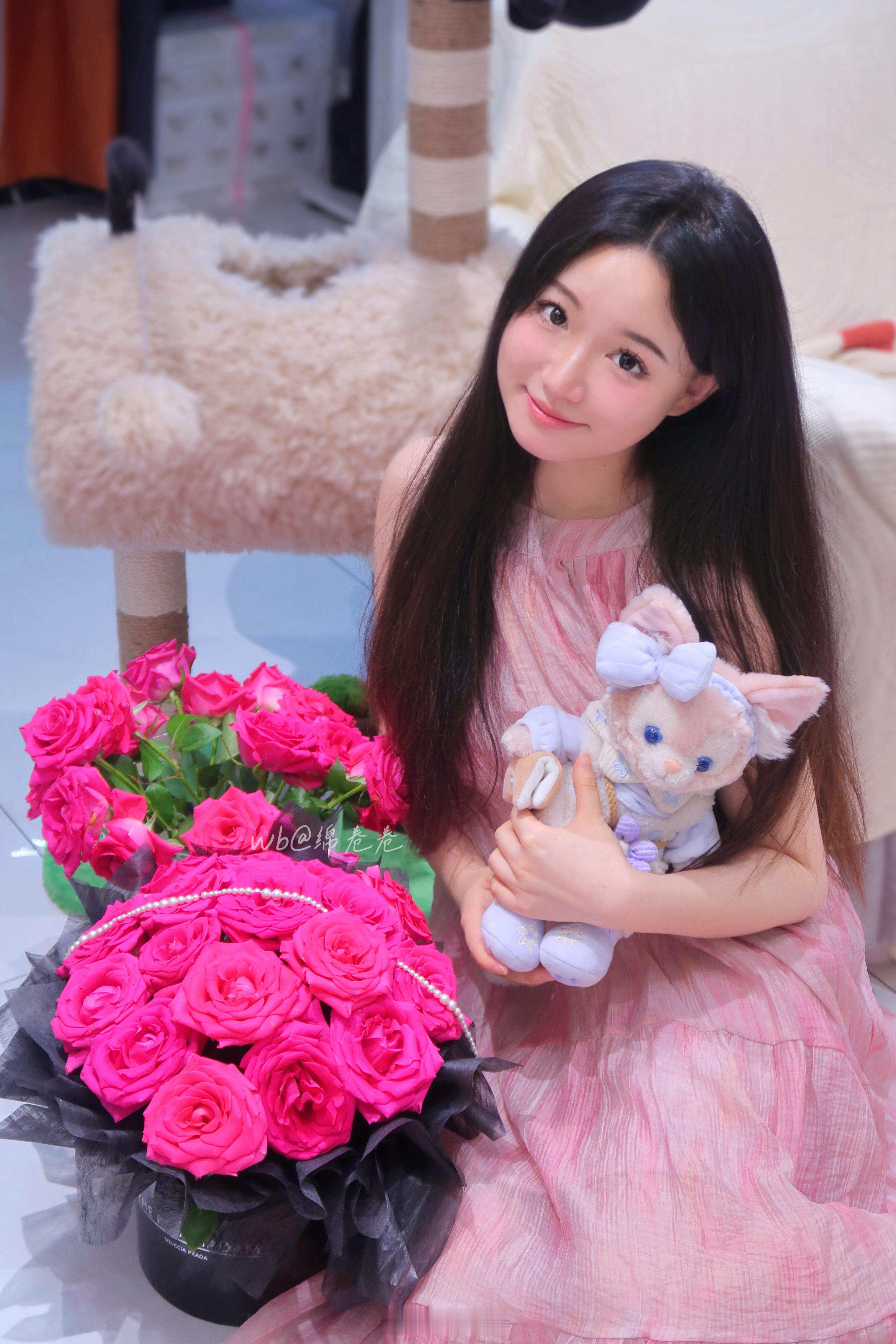 🌹弗洛伊德玫瑰的花语是：「你漫不经心穿梭于我的梦境，使我的心变成充满芳香的花园