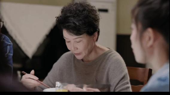 原来工作不体面连恋爱的资格都没有 看这段真是憋屈，小羽明明挺优秀一姑娘，就因为工