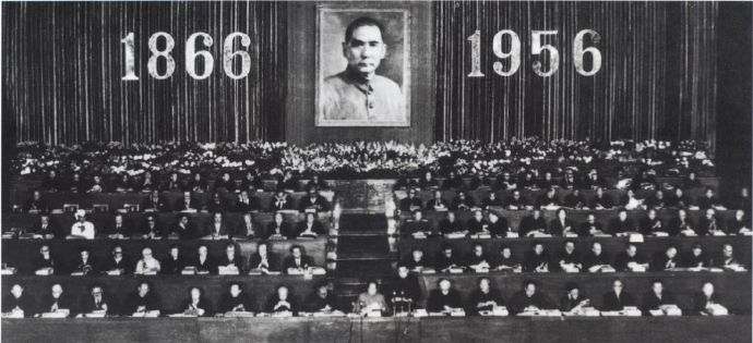 #历史上的今日# 1956年11月11日下午二时，和刘少奇、周恩来同民革中央主席
