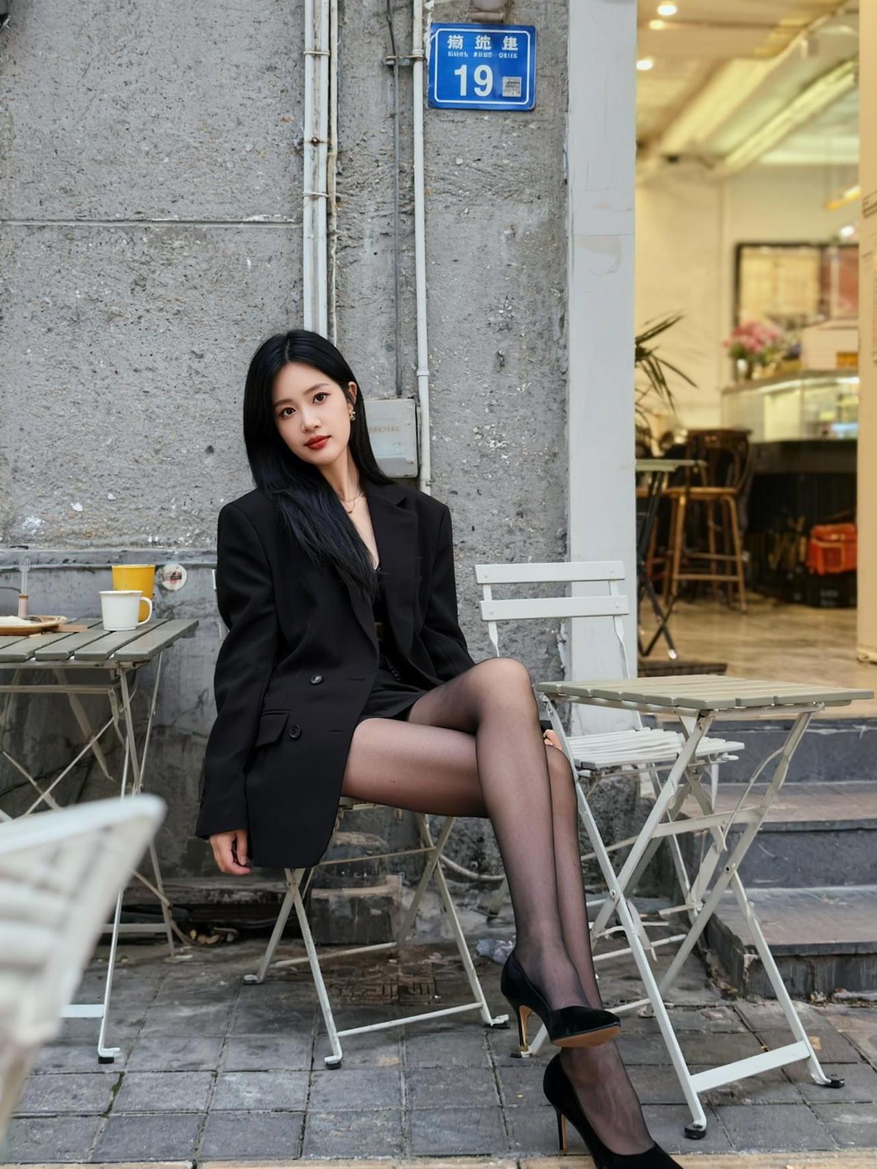 多希望每天叫醒你的不是闹钟，而是我的早安和早餐