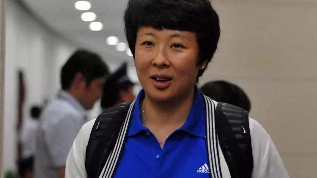 嫁到泰国11年，女排队长近况曝光！47岁满面红光，儿子身高惊人，她就是冯坤。球员