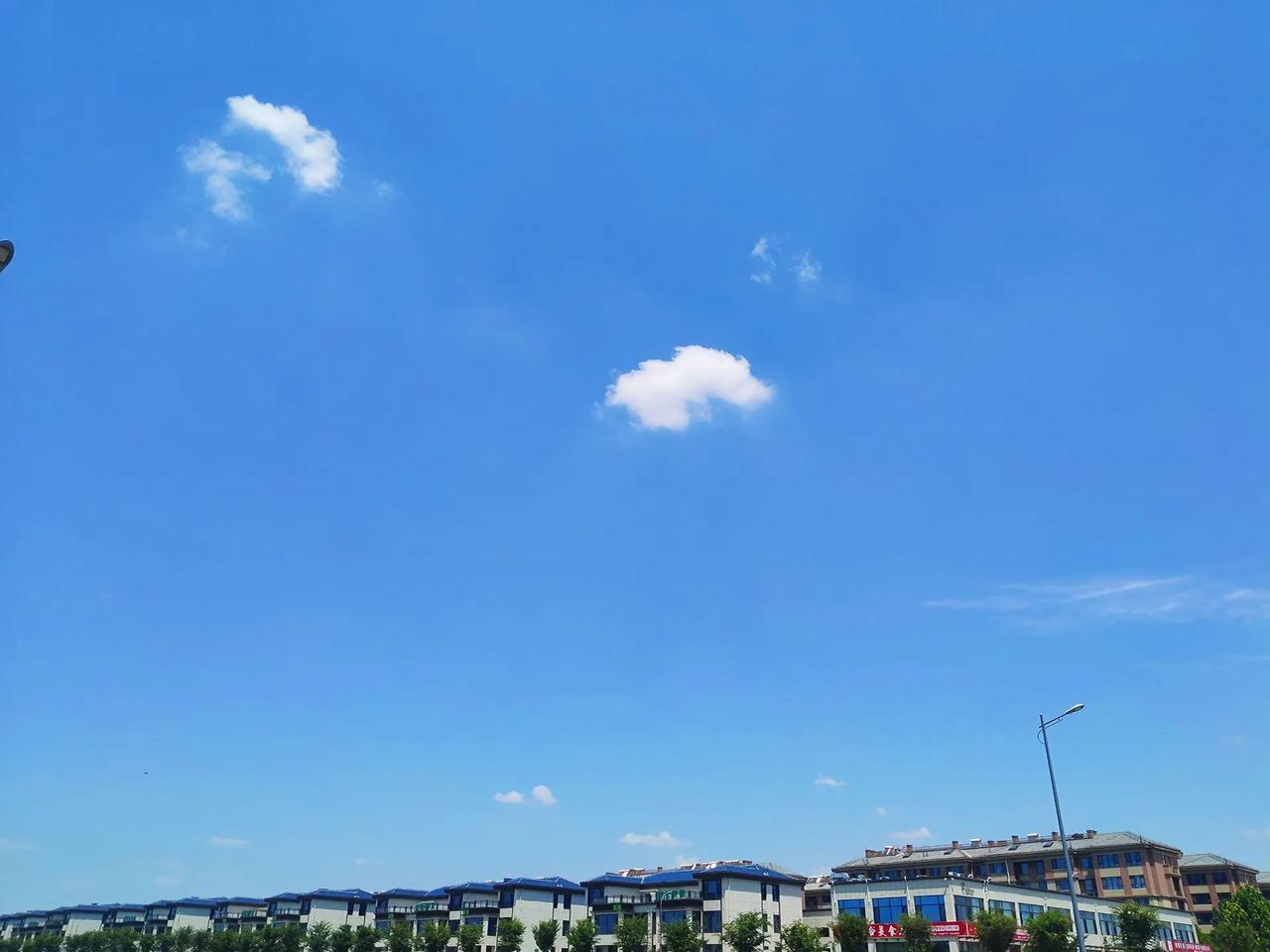 一旁，妻子乔露早就沉不住气了，上来呵斥道：「家成，你太过分了，哪有你这么说我妹妹