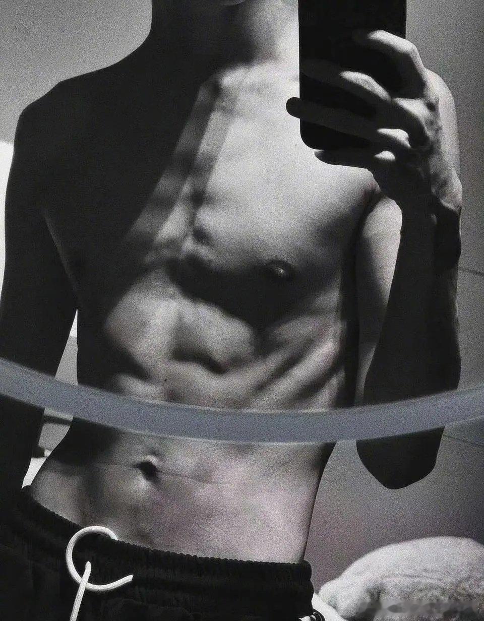 罗云熙这个身材是怎么好意思发出来的？[裂开] ​​​