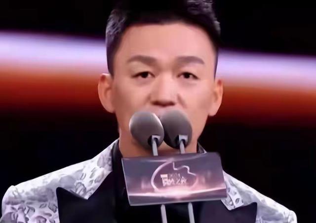 王宝强北京豪宅庆新年：9年逆袭成影坛大佬，马蓉澳洲直播惨淡收场，网友：天道好轮回