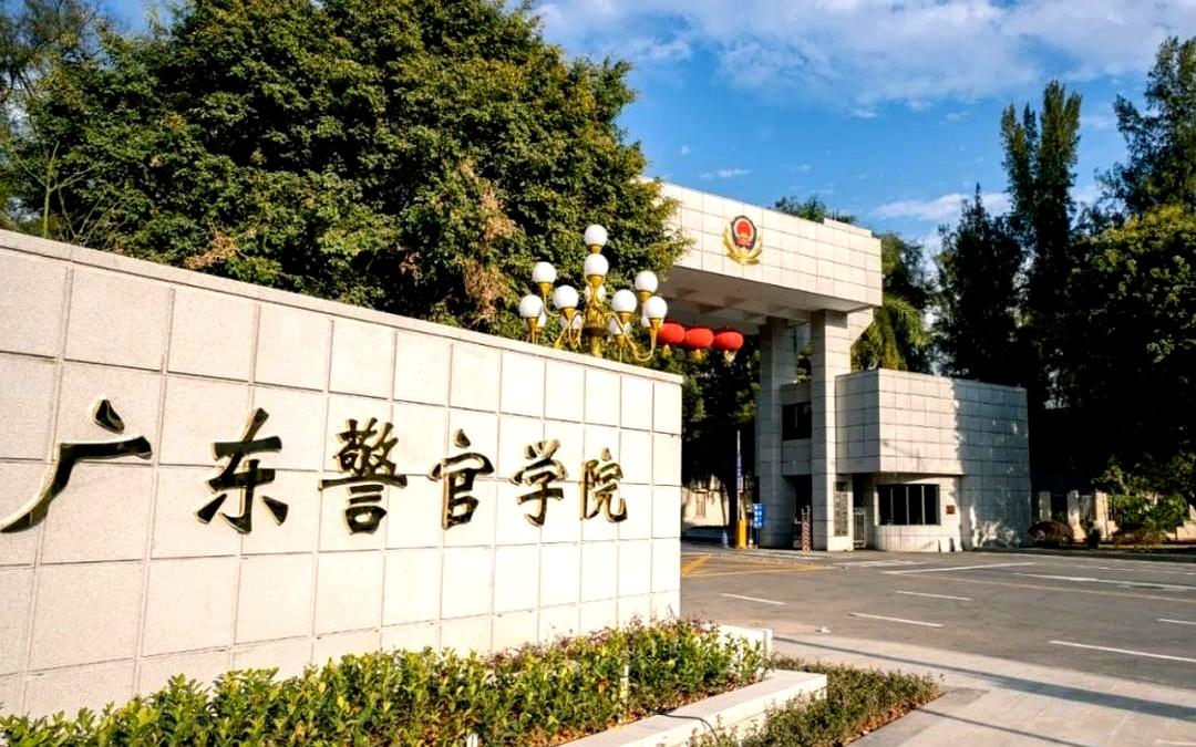 在广东，到底哪所大学能让你走在路上回头率爆表？
今天扒一扒9所广东高校的隐藏人设