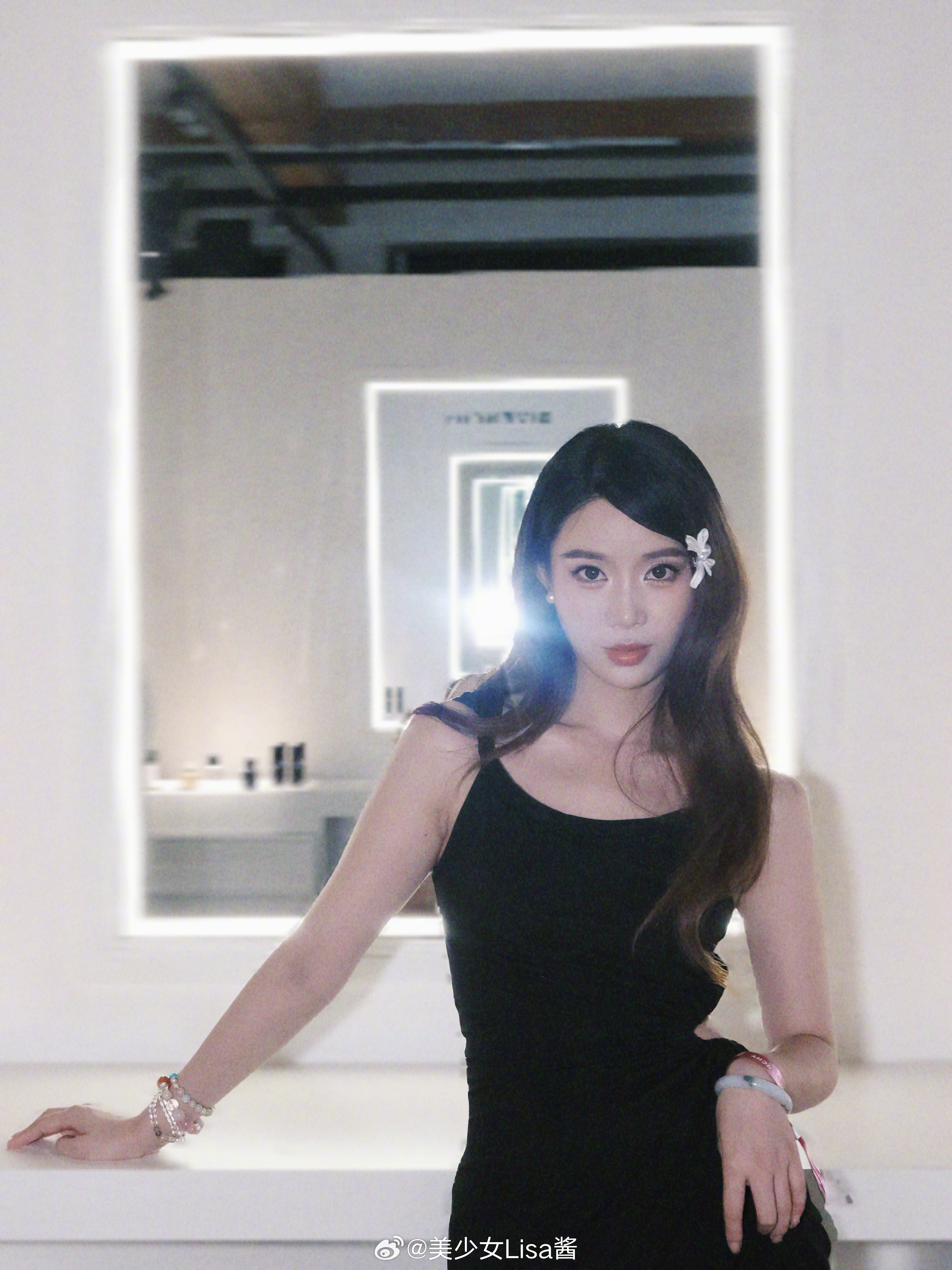 纪梵希「 𝐆 」细管 唇上高定无所限 超一线 💄 也是和双料影后赵丽颖拥有同