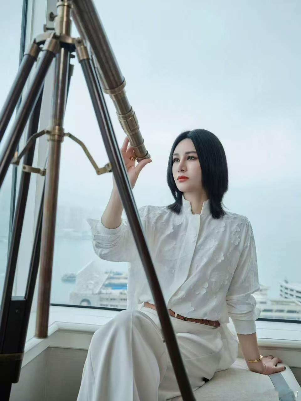 尚雯婕尚雯婕直播微醺感氛围感打造堪称一绝，尚雯婕直播自带温柔微醺感，自在唠嗑松弛