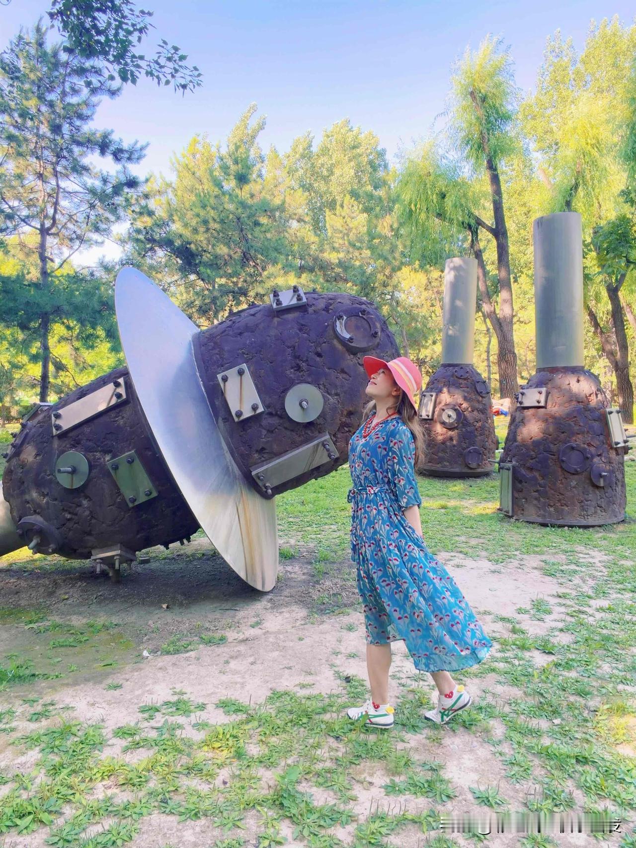 站在“太空回归”雕塑前～
探索永不止步
太空精彩归来
公园