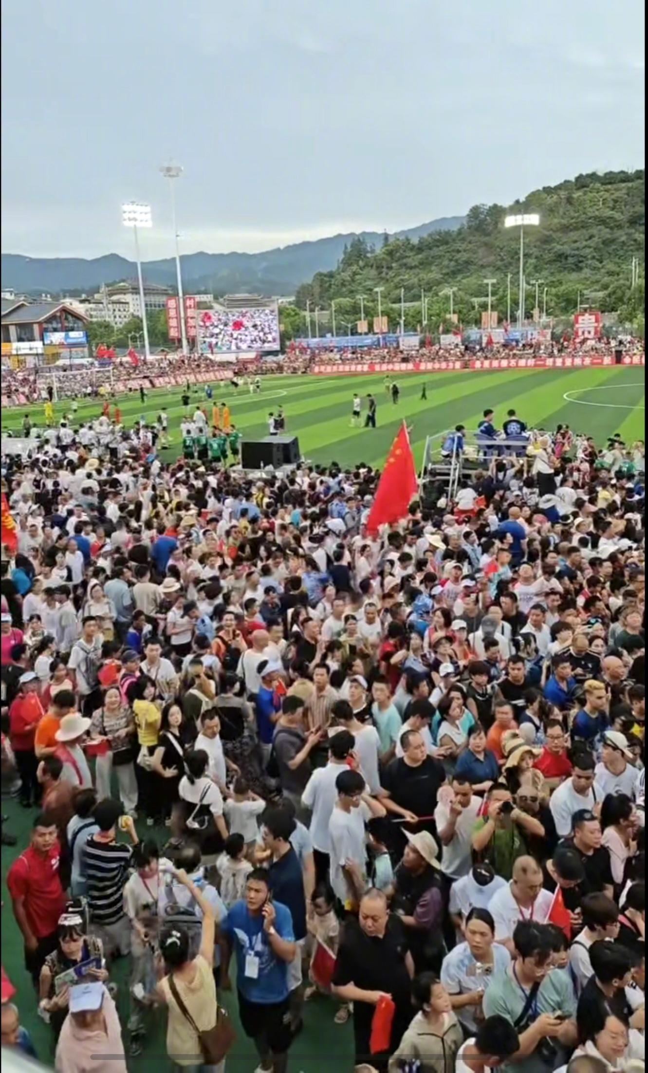 这次榕江村超复赛之行，我感受到了满满的温暖！尤其是榕江的乡亲们特别的纯朴，赛场内