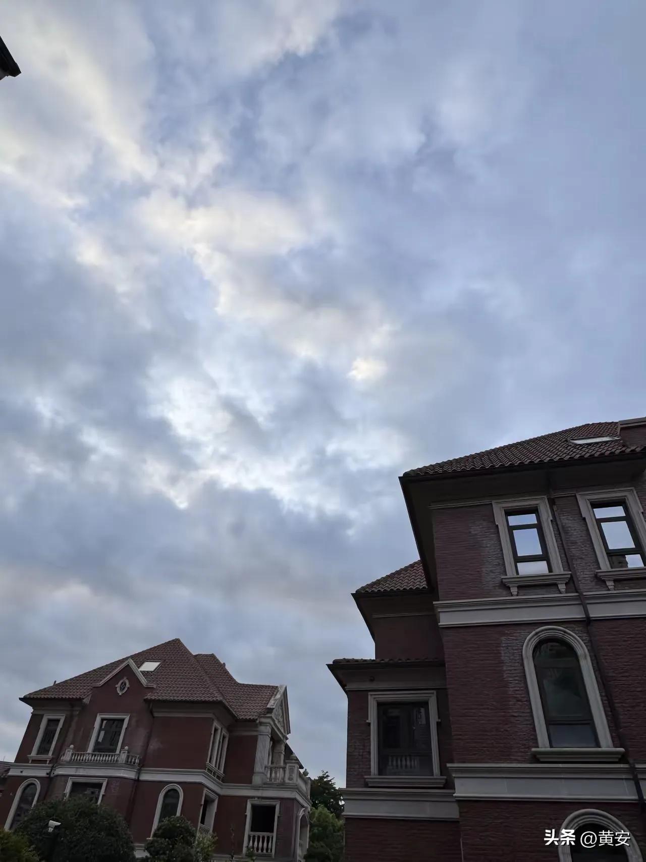 在我的印象中，有关神学类的东西都应该是阴历，不可能用阳历[泪奔]
