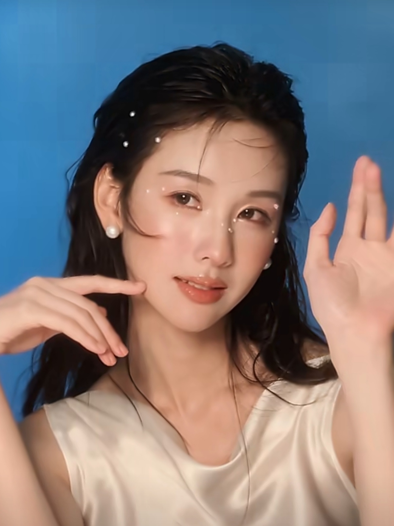 陈都灵吃到关晓彤的瓜会去求证陈都灵，关晓彤抖指热度一览——内娱，没有无缘无故的提