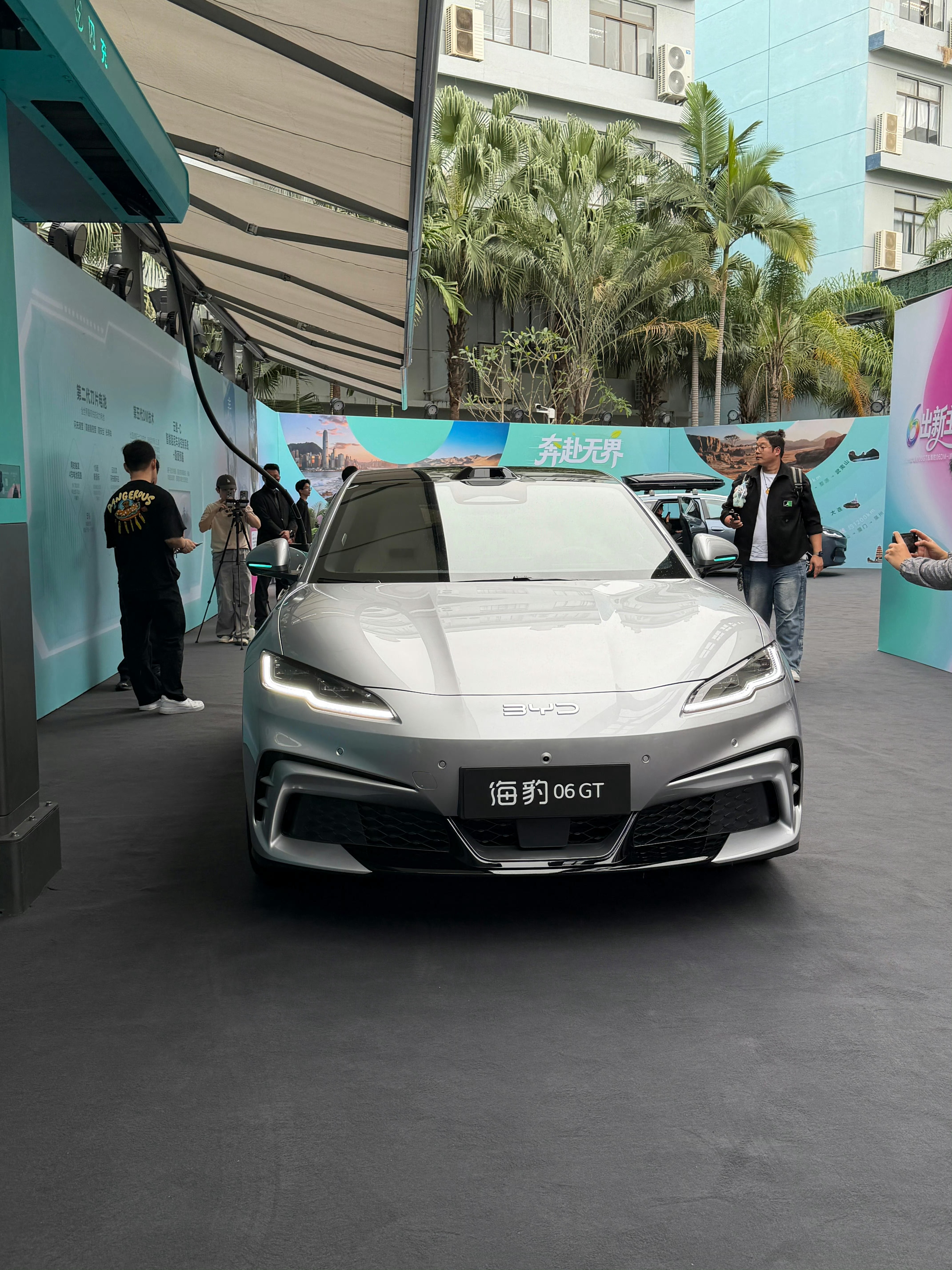 2026款海豹06GT这个银色的漆水质感，看起来非常高级啊！