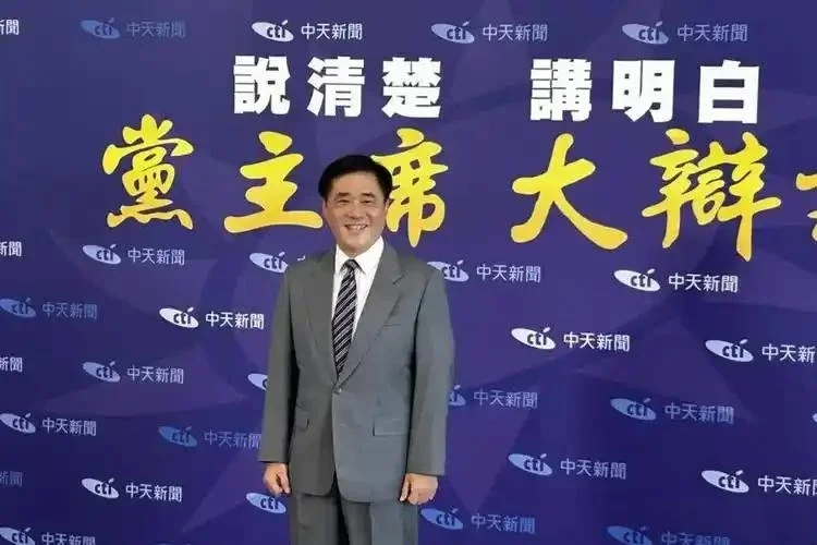 72% 优势一夜蒸发！郝龙斌郑丽文生死对决