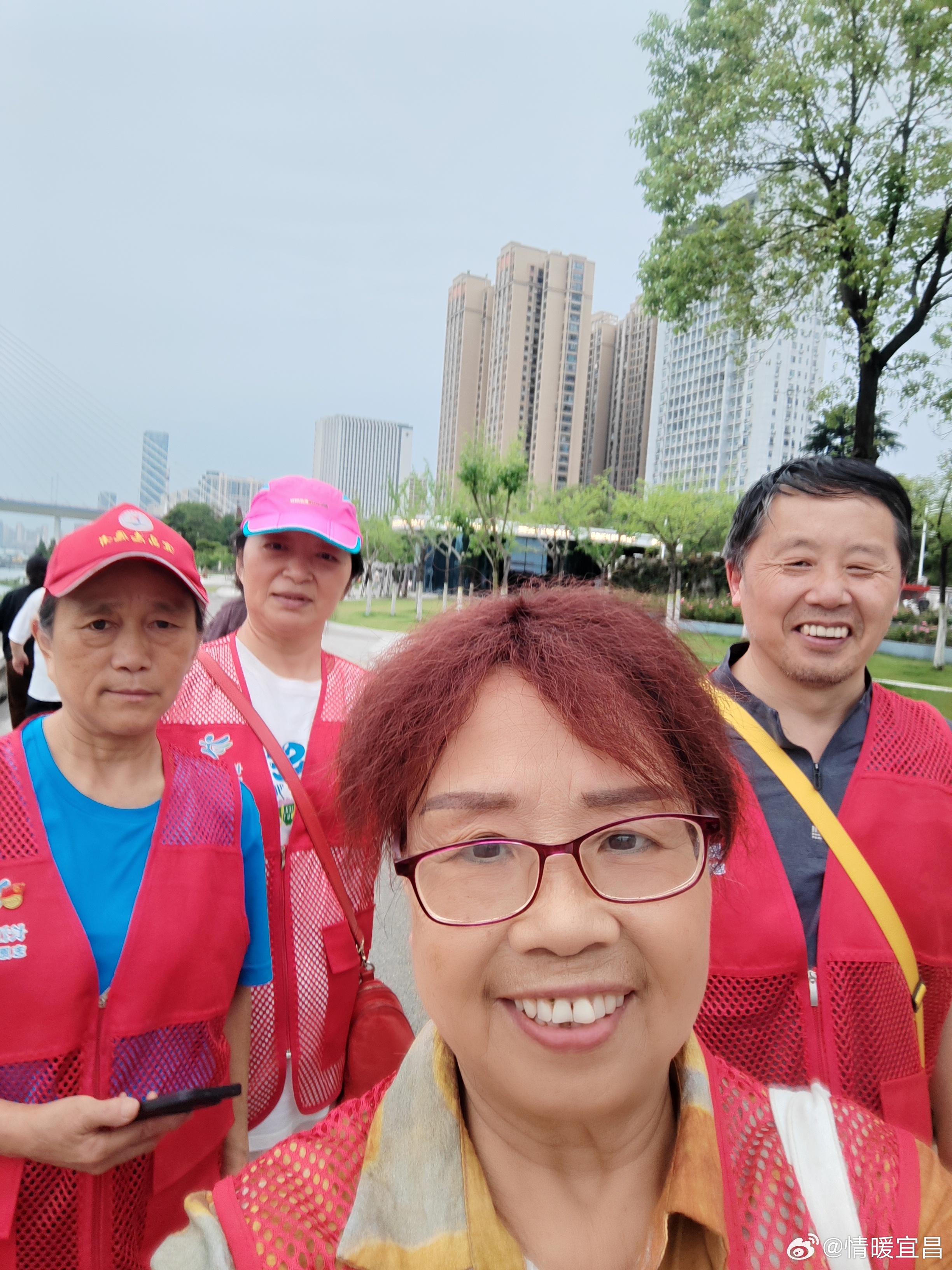 早安你已连续早安问候3247天，昨晚睡了7小时35分钟。心怀热爱，认真生活，找到