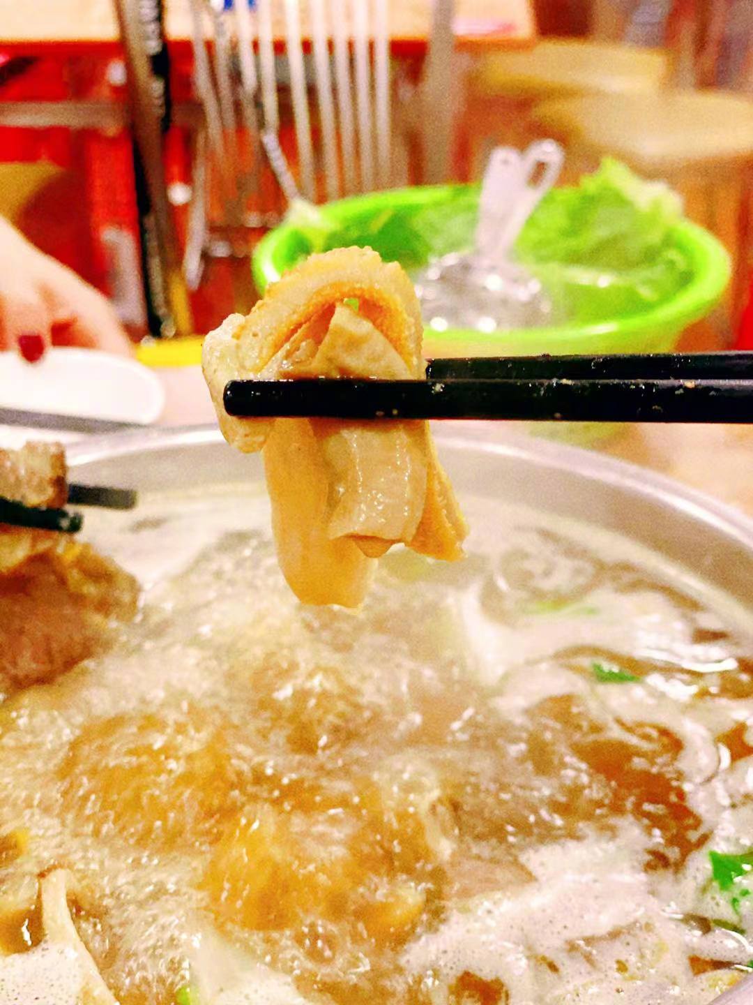吃火锅，这4类食材更容易胖 健闻登顶计划  减肥  1.“科技感”丸子。纯肉打出