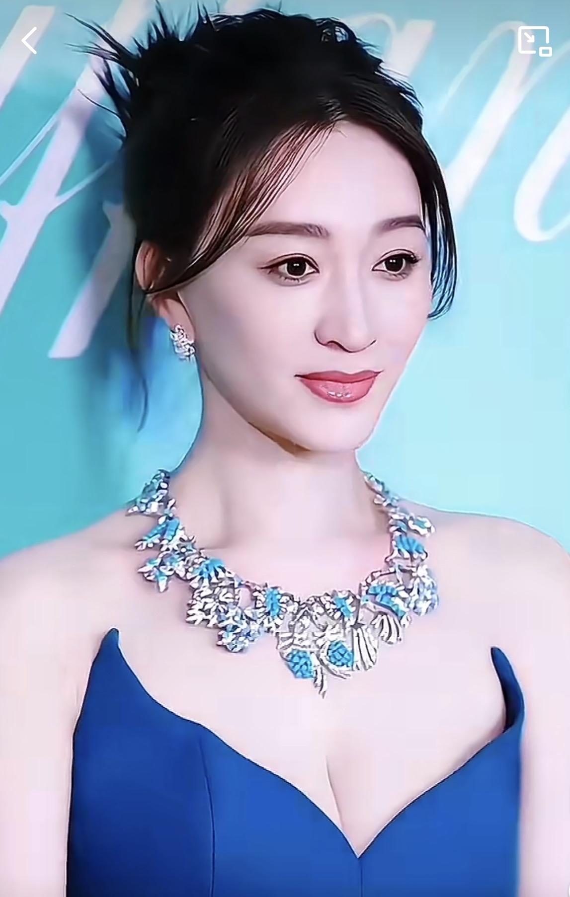 李小冉：妍霏啊，我得跟你坦白，当年拍戏时那句“这辈子都不去浪姐”，我食言了，这不