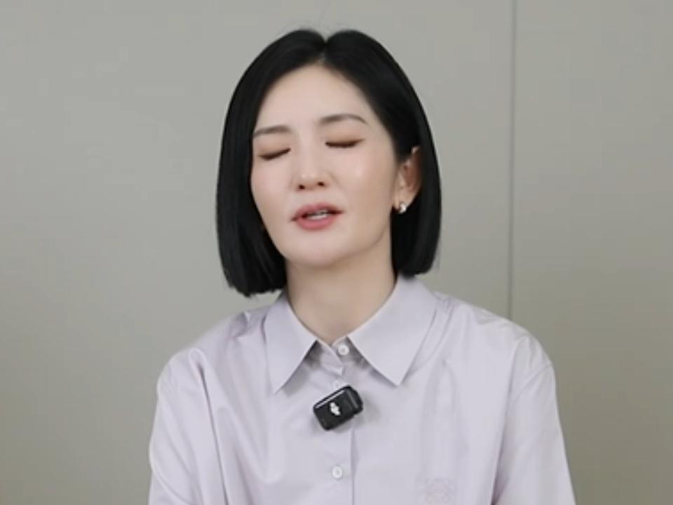 7月28日，44岁的谢娜冲上热搜，让人意外的是，性格开朗的她却在节目中崩溃大哭，
