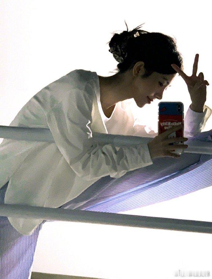 #鞠婧祎晒库存怼脸自拍live##鞠婧祎晒库存十宫格#鞠婧祎的库存怼脸自拍 li