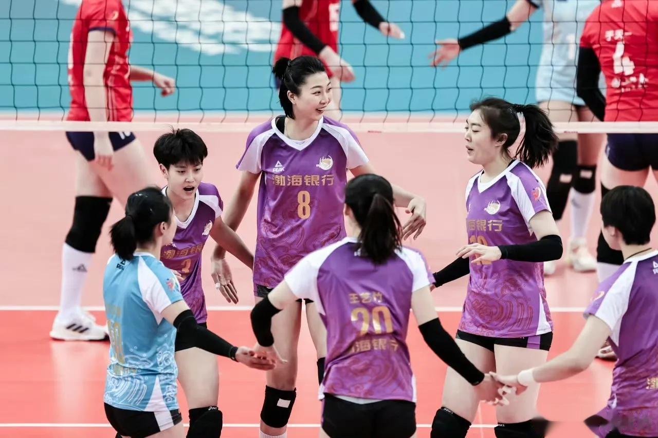 [捂脸]天津女排第二局差点失局分，32-30险胜！
女排联赛八强战首回合，天津女