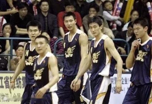 球迷发问: 这五人是广东宏远队史最佳阵容吗？ ​​​