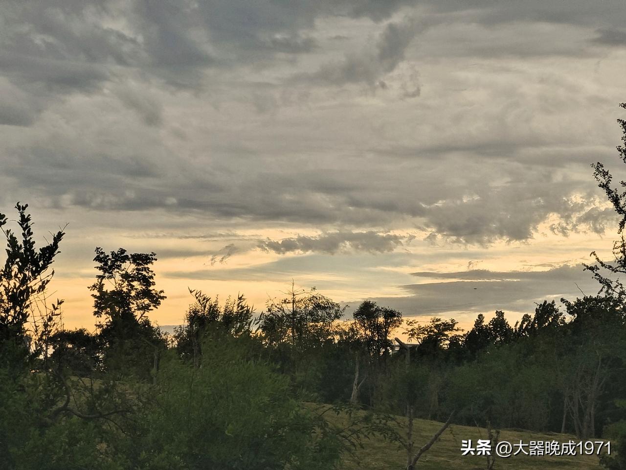 人生如果可重来
再做少年童年孩
回到七八十年代
那时感觉最愉快
虽然那时生活难