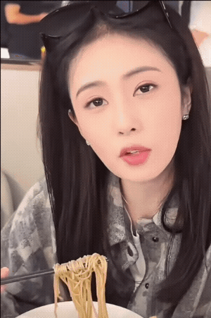 白鹿 现在vlog都要我提醒你拍了吗白鹿[超话]白鹿  现在vlog都要我提醒你