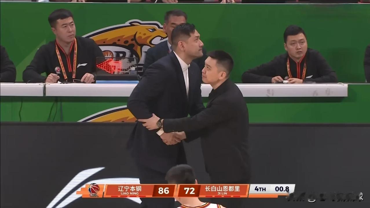 辽宁本钢主帅杨鸣终于缓了一口气！今天辽宁本钢在主场以86:72战胜吉林长白山恩都