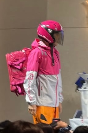 朴灿烈 🍒朴灿烈唯一官方门面现实中并没有这么帅的骑手送外卖