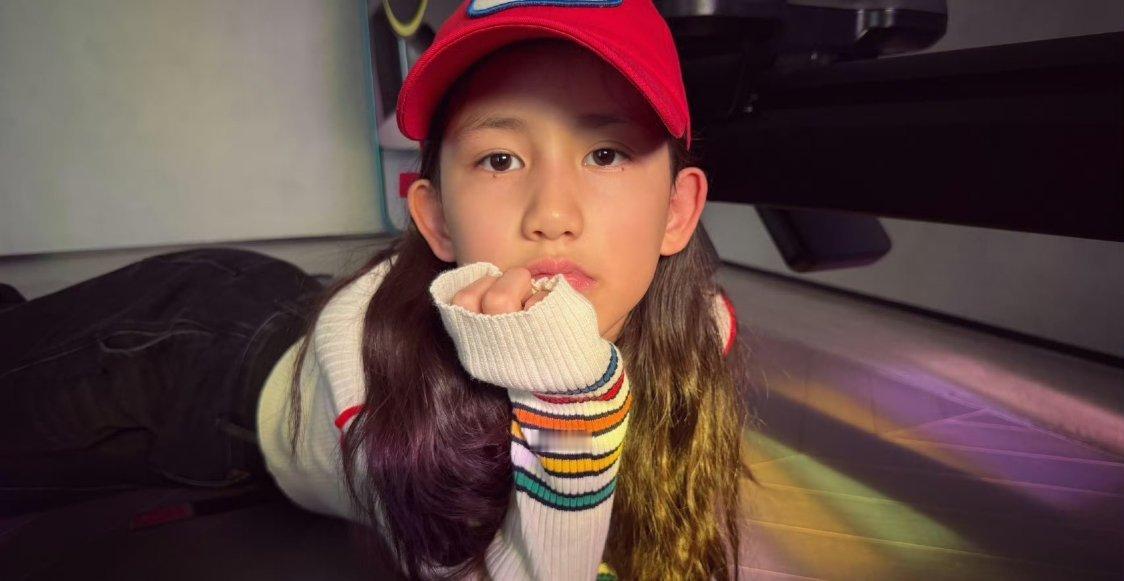 黄磊孙莉二女儿颜值黄磊孙莉二女儿颜值太能打！眉眼像极了妈妈孙莉，气质温婉又灵动，