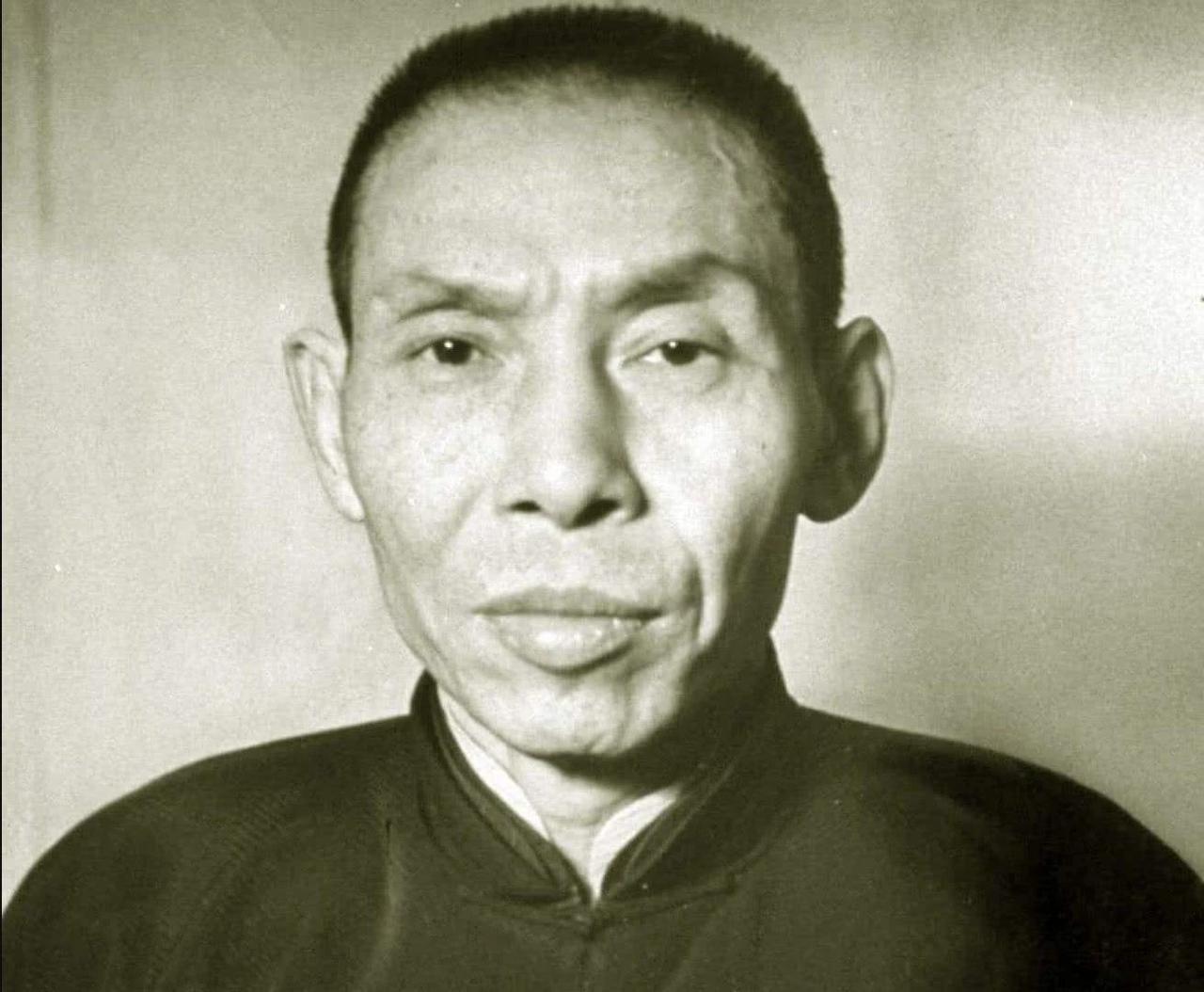 那天，杜月笙手里攥着妻子的出轨照，阴森地说：“让她生不如死！”此后，妻子被幽禁十