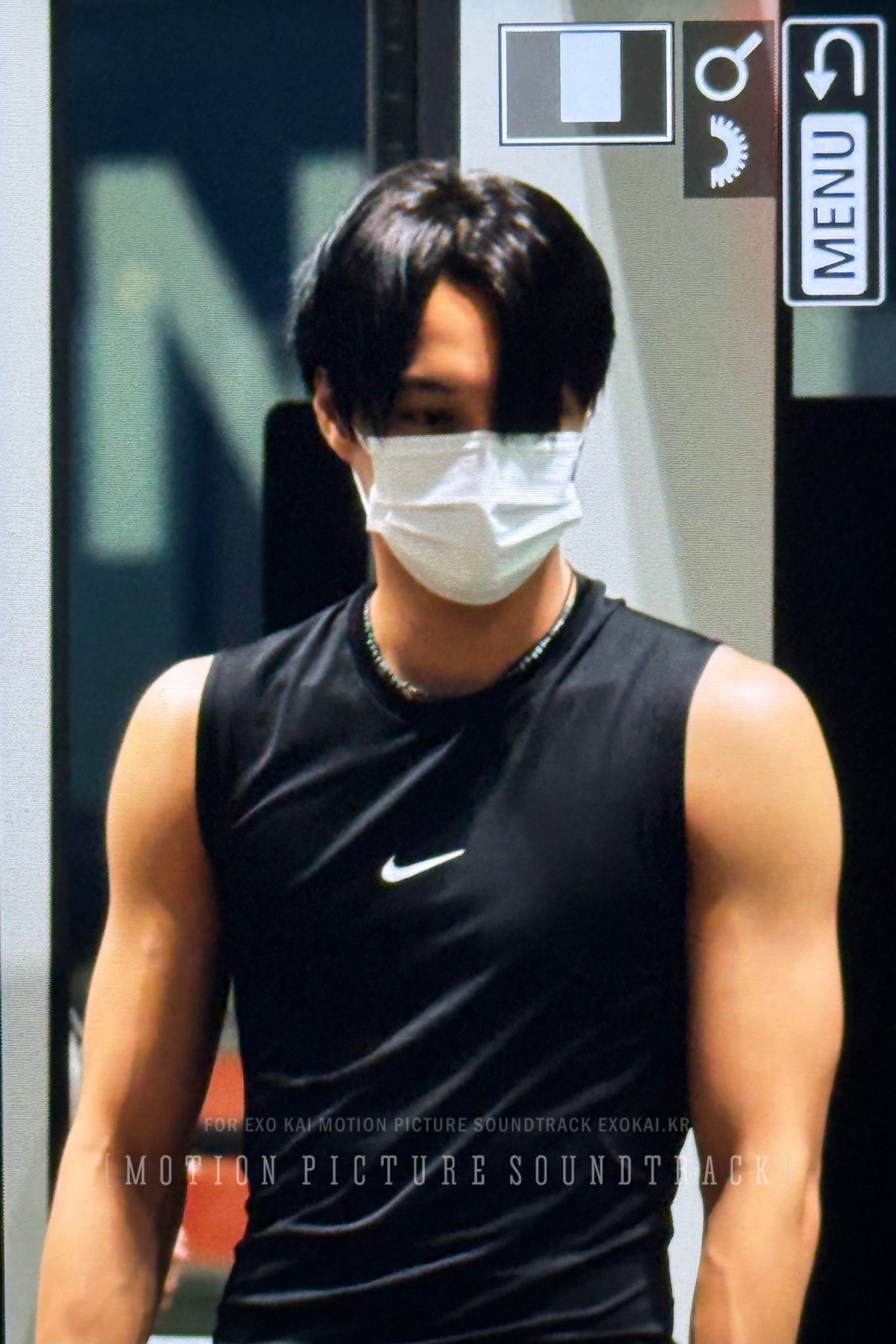 最近1年KAI身材体重变化1. 服役中 (可能是)人生体重最最重时-78kg2~