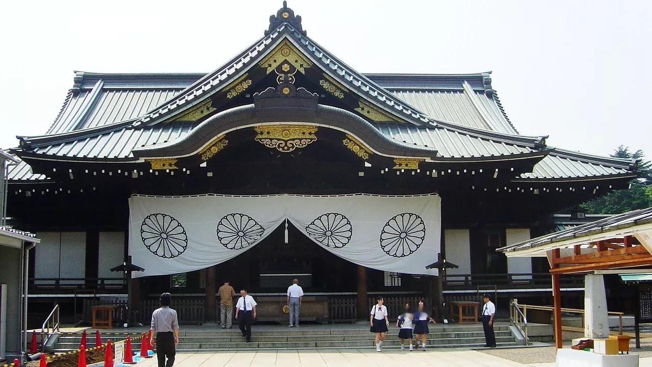 中方把“靖国神社”直呼为“战犯神社”，不再是修辞微调，而是撕掉包装、直指本质。 