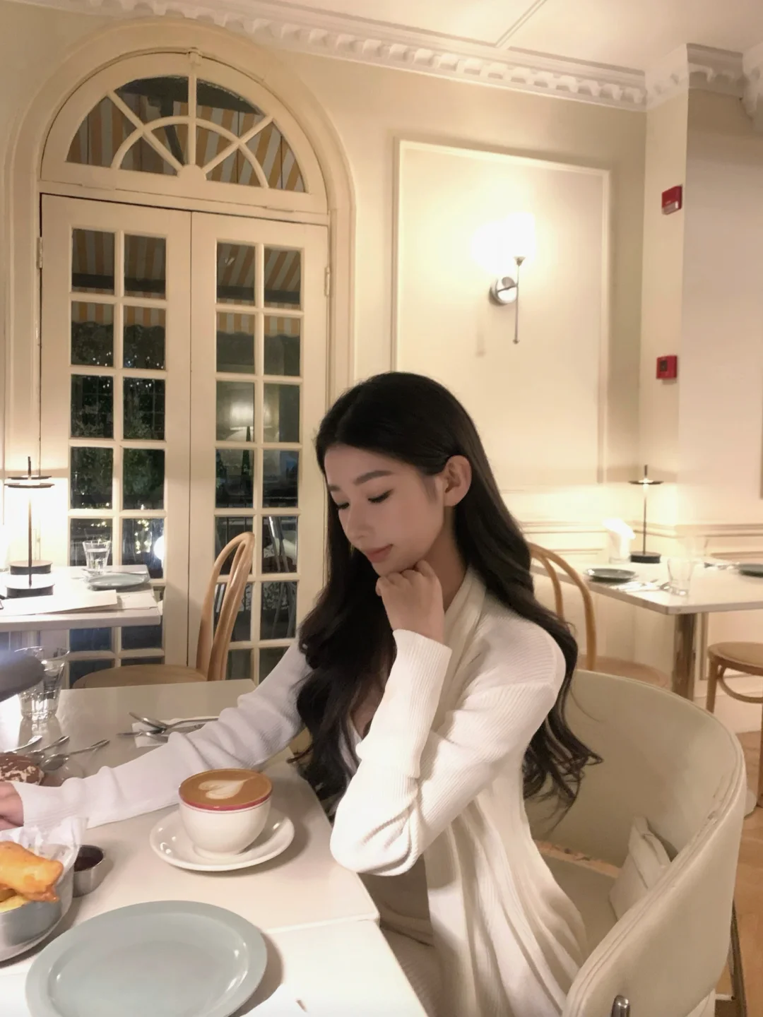 漂亮不可以当饭吃 但是可以和我吃漂亮饭