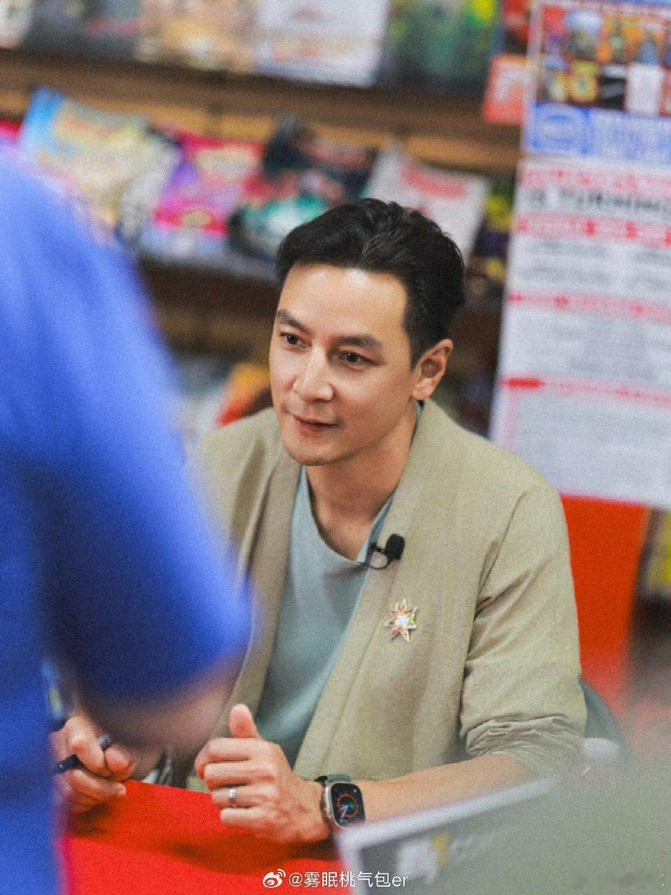 别人帅了一阵子吴彦祖帅了一辈子吴彦祖不愧是男神，一直都是这么帅气。颜值真的抗打，