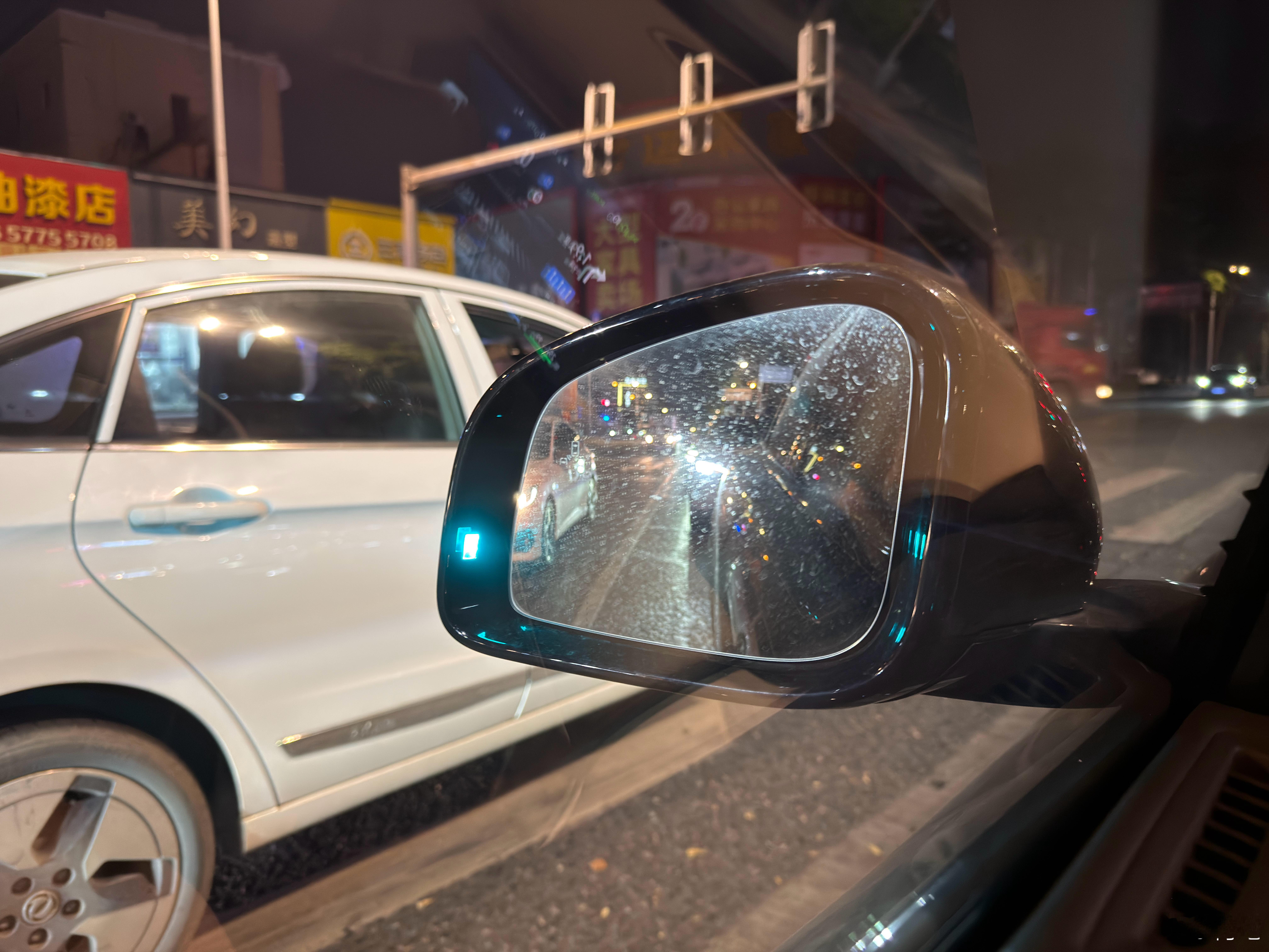 你的车有小蓝灯吗？你日常会开吗？ 东莞