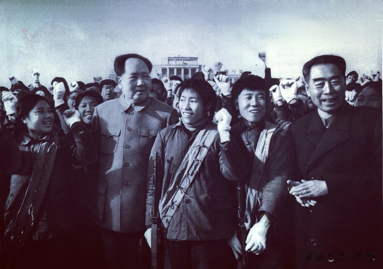 伟大领袖毛主席曾深刻指出：“帝国主义者如此欺负我们，这是需要认真对付的。我们不但