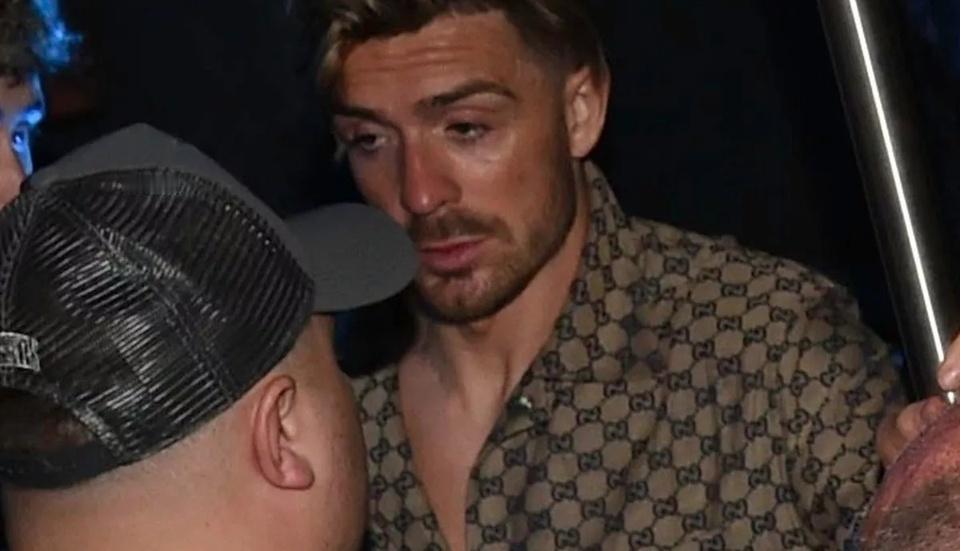 格拉利什凌晨4点离开夜店，圣诞夜豪掷2万英镑狂欢

英超球星格拉利什在圣诞节前夕