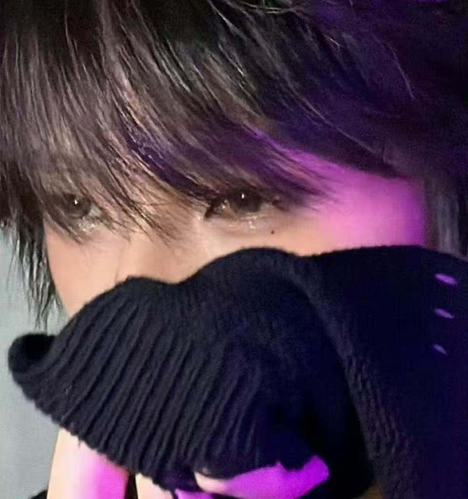 王橹杰的泪痣王橹杰泪痣小黑猫 喵喵喵 