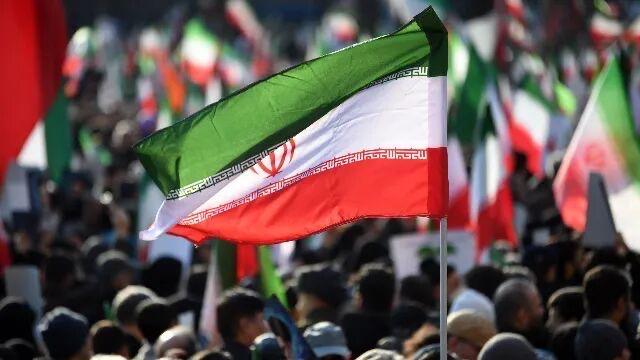 伊朗现在是不是已经跪了？这么说吧，就算是没下跪也基本上是认怂了。东大为什么不结盟