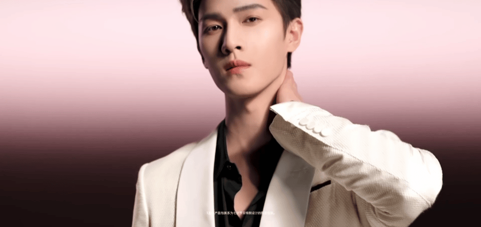 李昀锐 🌹💕 TOM FORD BEAUTY 七夕限定大片，黑白搭配的西服套