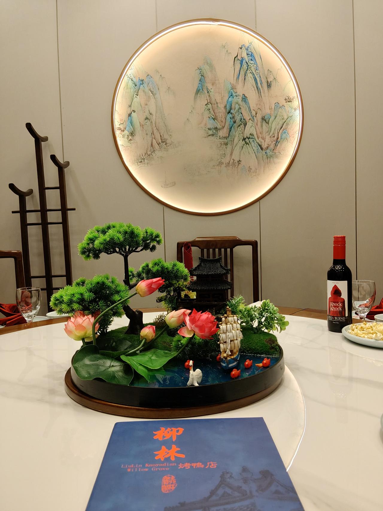 儿子儿媳昨天才从土耳其度蜜月回京，时差还没来的及倒。儿媳的妈妈、小姨陪她的姥姥中