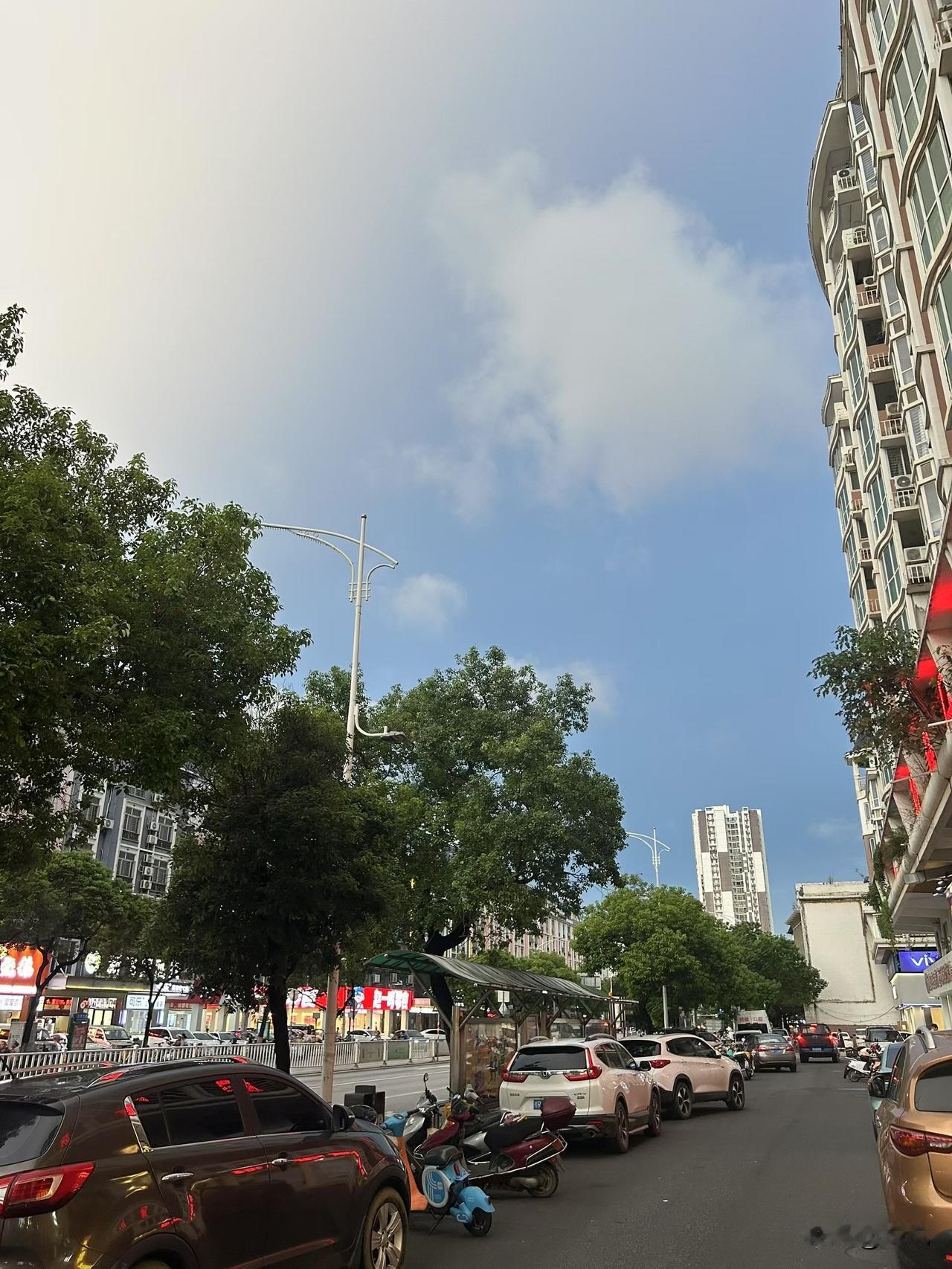 2026的钟声快要敲响，心里攒着满满的盼头。

不用盼什么惊天动地的大事，只愿爸