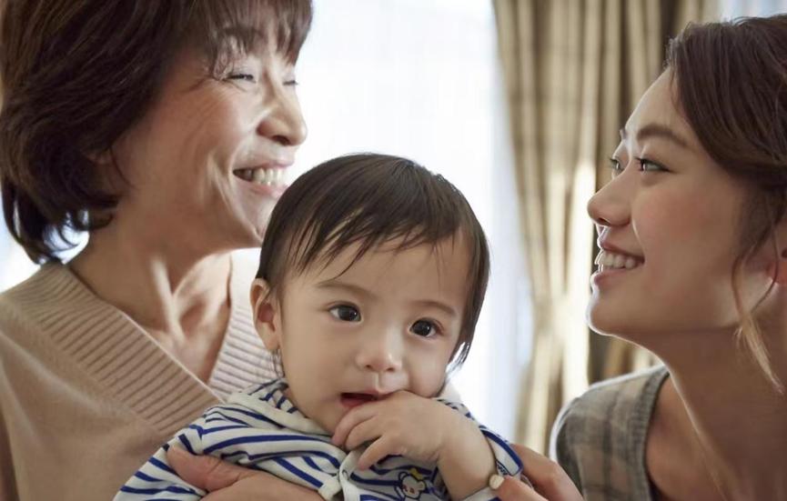 端午给父母送这份健康好礼：抱孙子更有劲，遛弯更轻松
 
上个月，退休的李阿姨在小